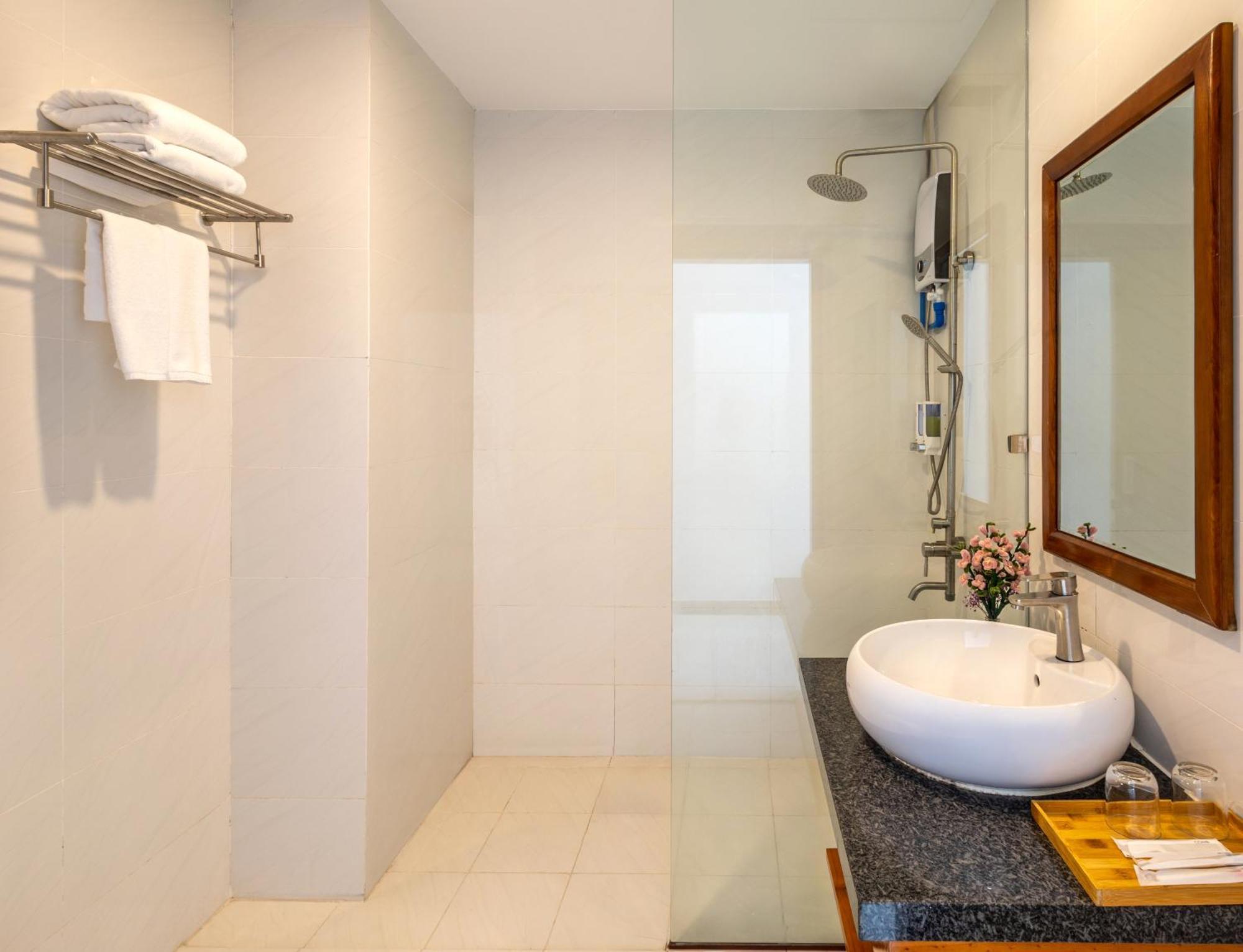 Amon Hotel Phu Quoc Bagian luar foto